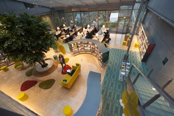 Salle lecture RDC (vue mezzanine)