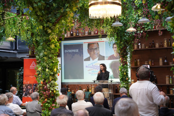 1F6F6272-8BF9-4984-8C9C-884BD51FBD1E