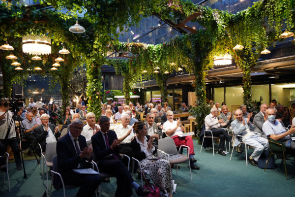 8D559D7A-FFD4-41F4-8215-6B65B411EA76