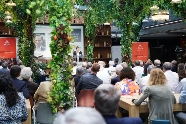 97606F5B-C521-420E-B537-895E6F7C82E1