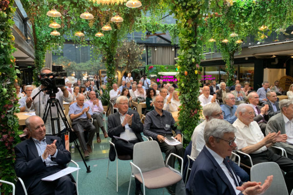 D9258733-95C5-4FA9-90D5-9CDD4F02D14B