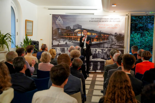 5E4C2B0E-6E19-419B-BE88-BEBE27A2FC51