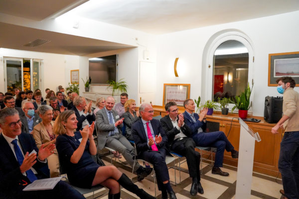 7DFD0F18-106B-4D7F-A43E-5CC4E85ACA8C