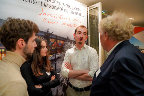 90278E9F-58E4-41AF-A633-00EFD1678D11