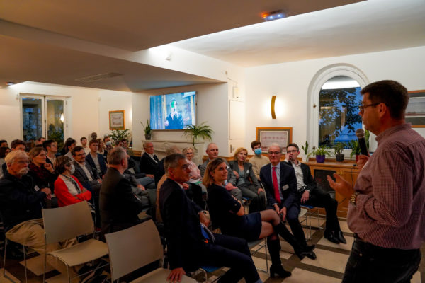 E30B3309-F667-4DF1-BA0B-CDA06B7E06CF