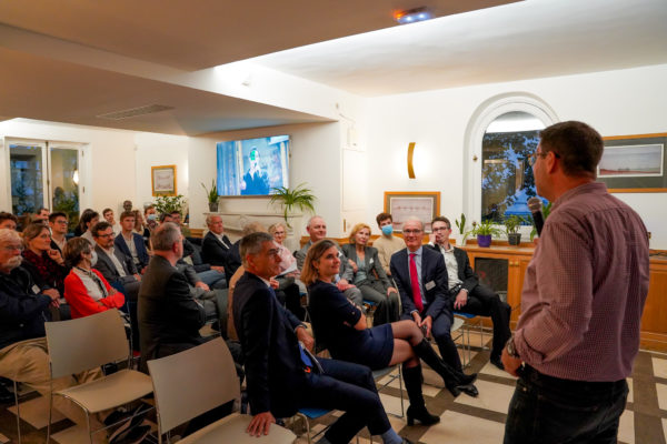 E6EE0C62-175B-460A-9169-3B40B09BB8E3