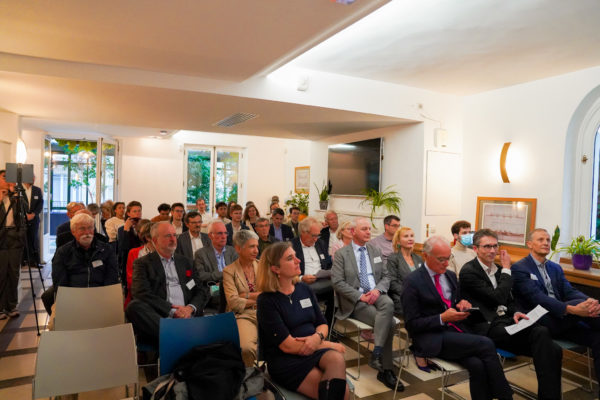 FFA4E804-460F-44CC-A099-3C16CA50DB5B